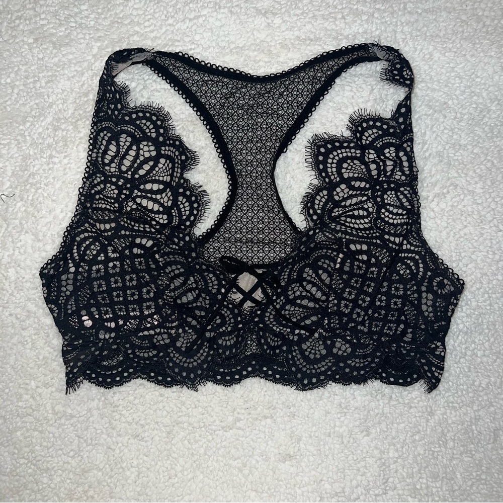 🪩NWOT🪩 Victorias Secret Black Lace flutter hem Bralette